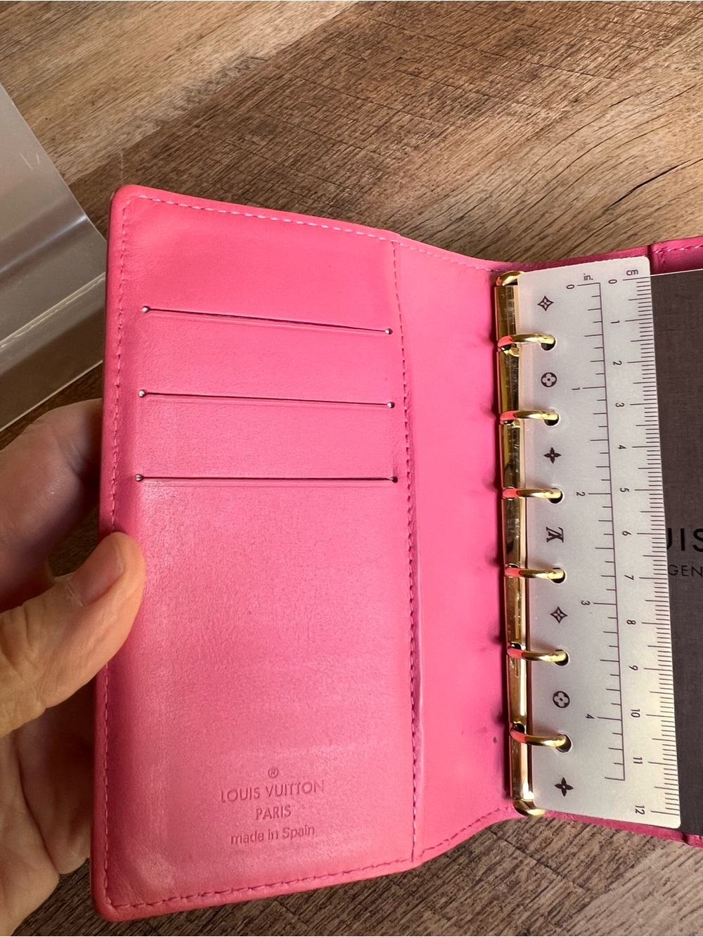 Louis Vuitton Vernis Monogram Small Agenda Cover in Shiny Rose Pop Hot Pink - Picture 5 of 10